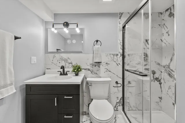 $424,900 | 7249 North Campbell Avenue, Unit B, Chicago, IL 60645