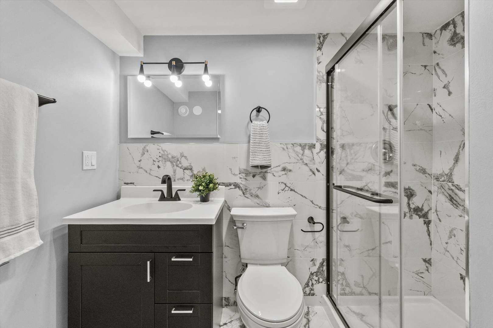 7249 North Campbell Avenue, Unit B Chicago, IL 60645 - Photo 20 of 27 a bathroom with a sink toilet and shower