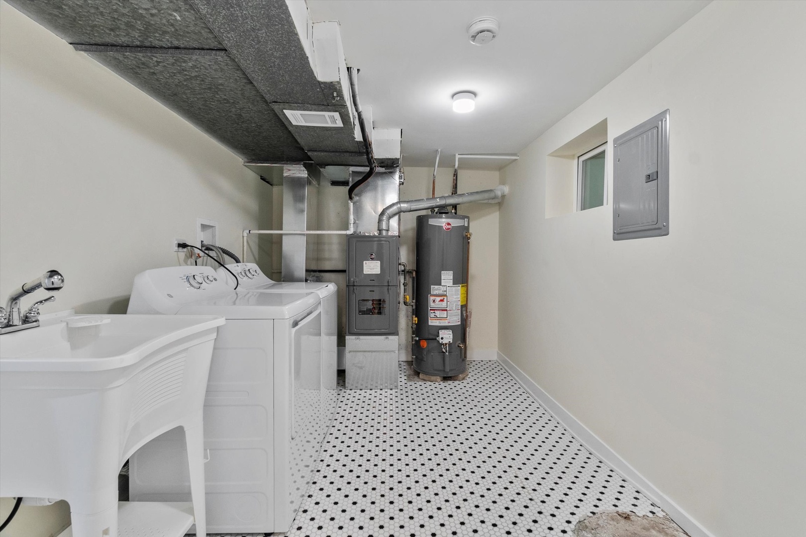7249 North Campbell Avenue, Unit B Chicago, IL 60645 - Photo 21 of 27 a utility room with dryer and washer