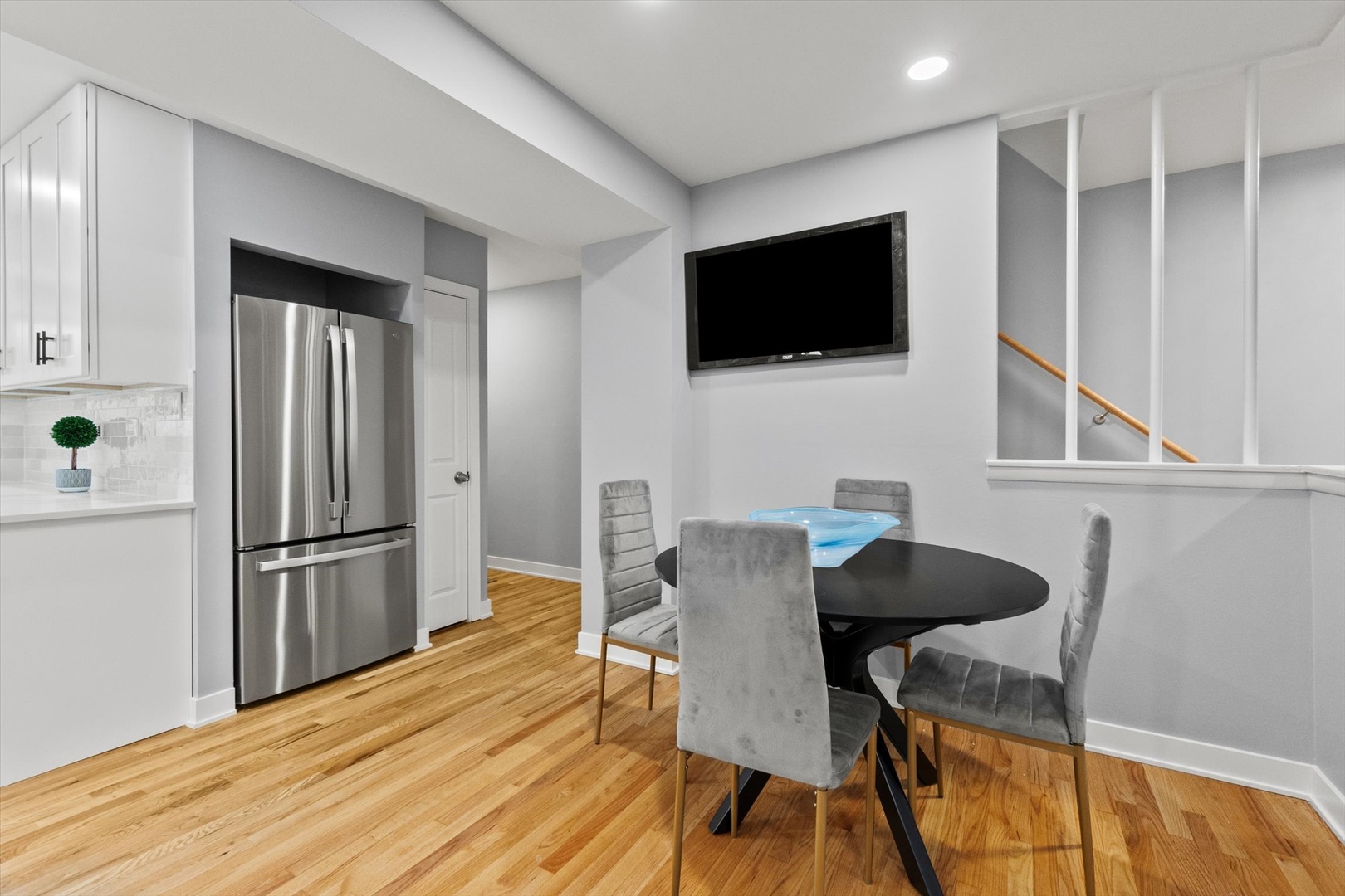 7249 North Campbell Avenue, Unit B Chicago, IL 60645 - Photo 8 of 27 a view of a dining room with furniture and wooden floor