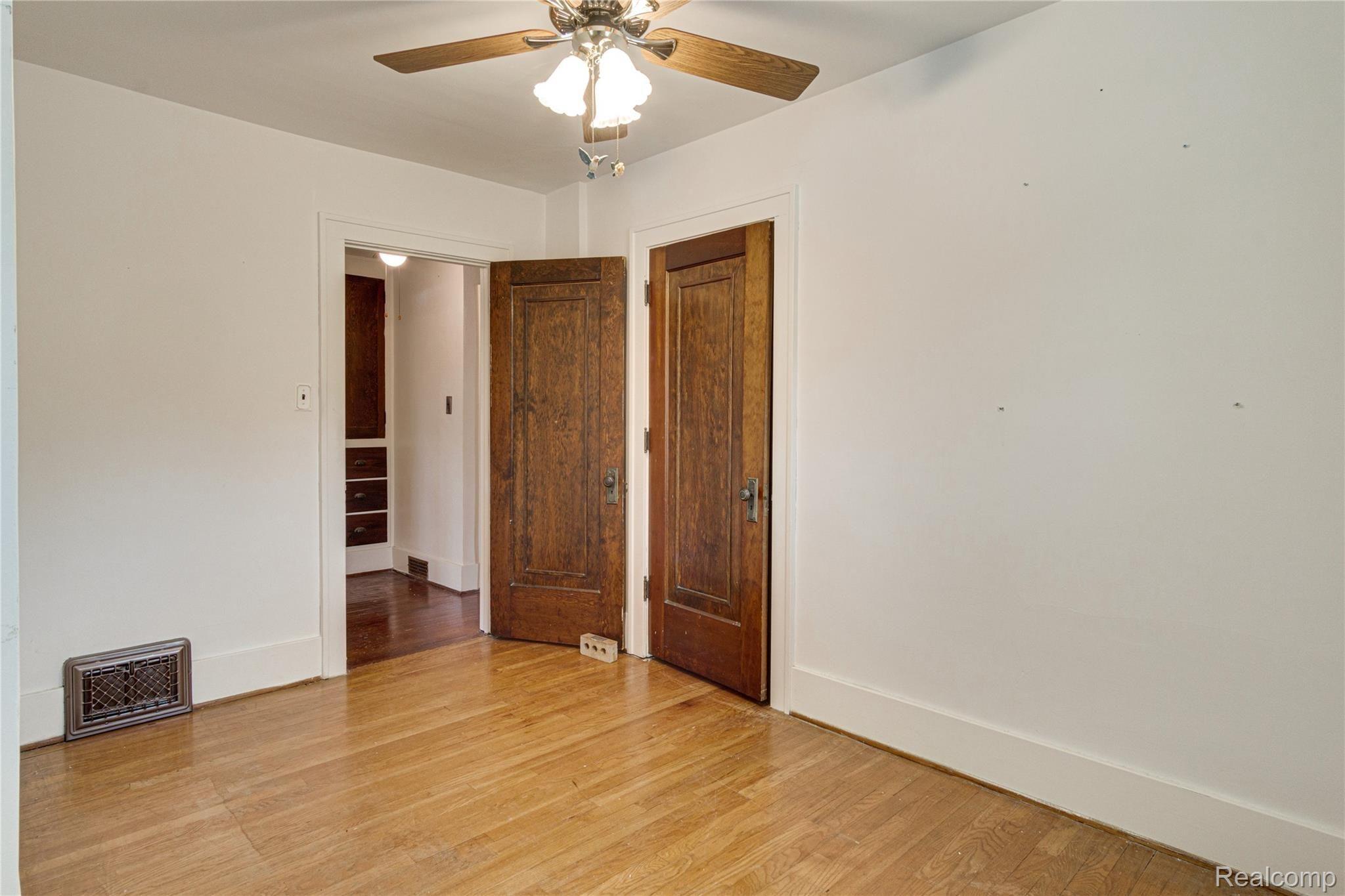 5494 Corunna Road Flint, MI 48532 - Photo 43 of 48 Interiors (29 of 34).jpg
