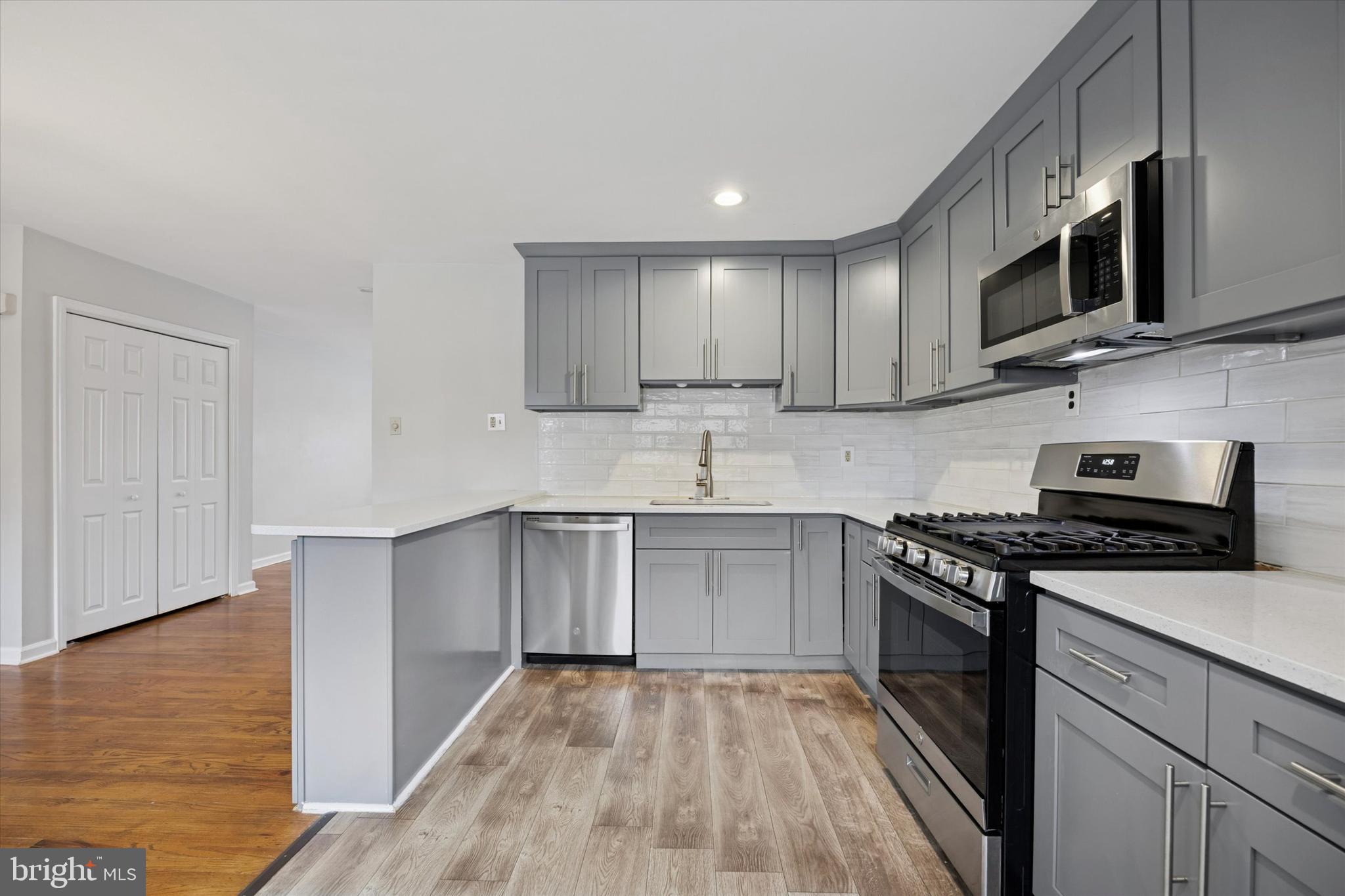 3305 Gurley Road Philadelphia, PA 19154 - Photo 11 of 33