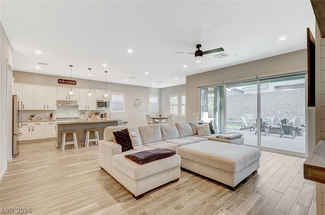 3391 Peak View Avenue Henderson, NV 89044 - Photo 4 of 49