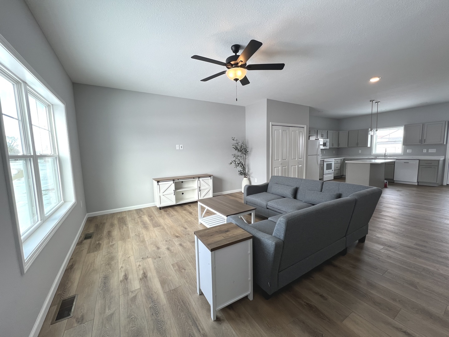 1212 South Smith Road Urbana, IL 61802 - Photo 3 of 17 Gallery Image 3