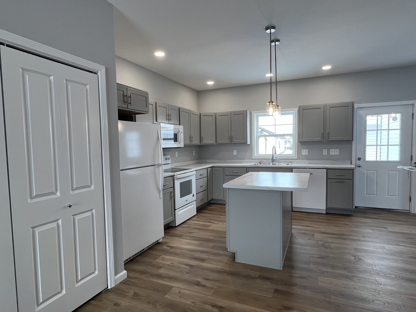 1212 South Smith Road Urbana, IL 61802 - Photo 7 of 17 Gallery Image 7