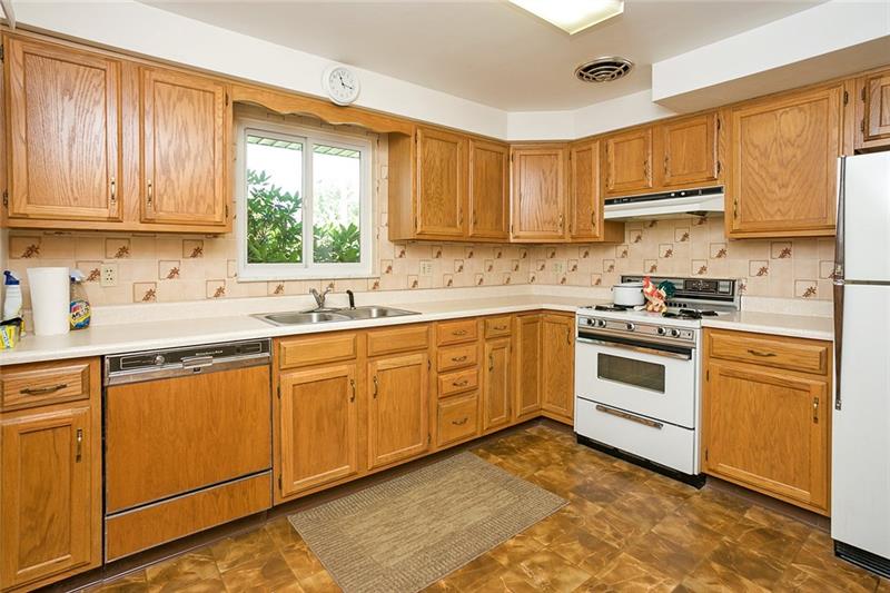 110 Francis Road Pittsburgh, PA 15239 - Photo 7 of 25