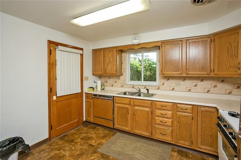 110 Francis Road Pittsburgh, PA 15239 - Photo 8 of 25