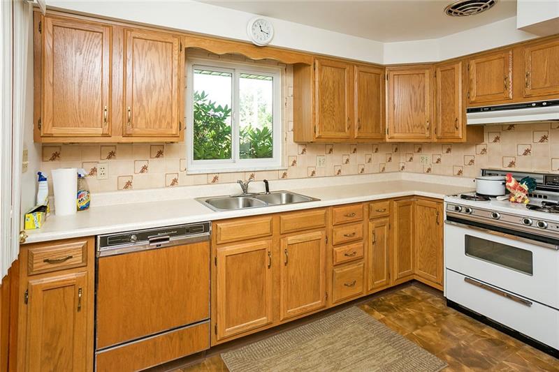 110 Francis Road Pittsburgh, PA 15239 - Photo 9 of 25