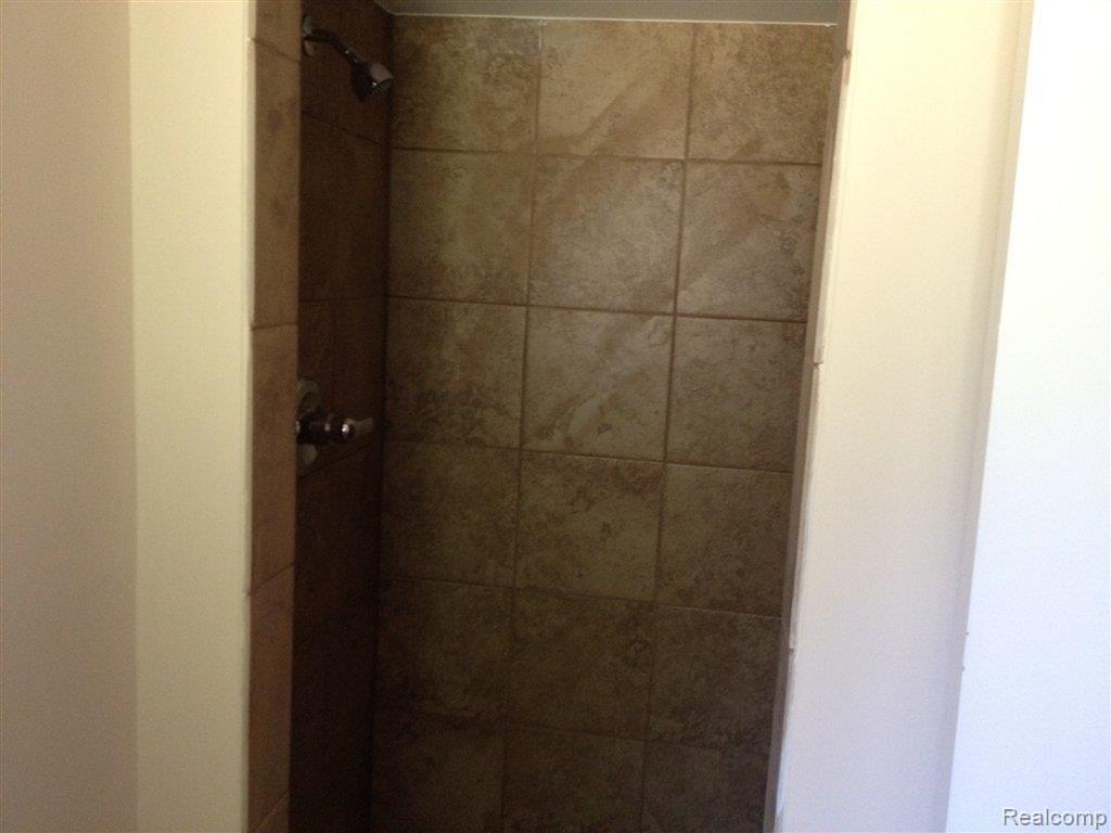 475 Nesbit Lane Rochester, MI 48309 - Photo 15 of 21 Master Shower