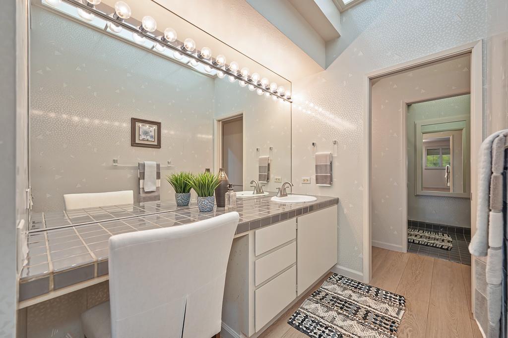 7650 Pineridge Road Fair Oaks, CA 95628 - Photo 48 of 67 Upstairs bathroom