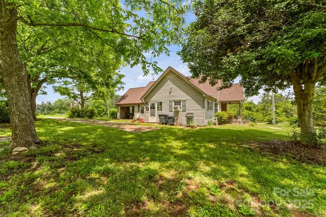 a view of house with garden and trees