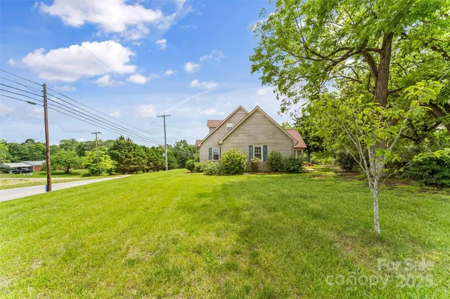 a view of a house with a yard and garage