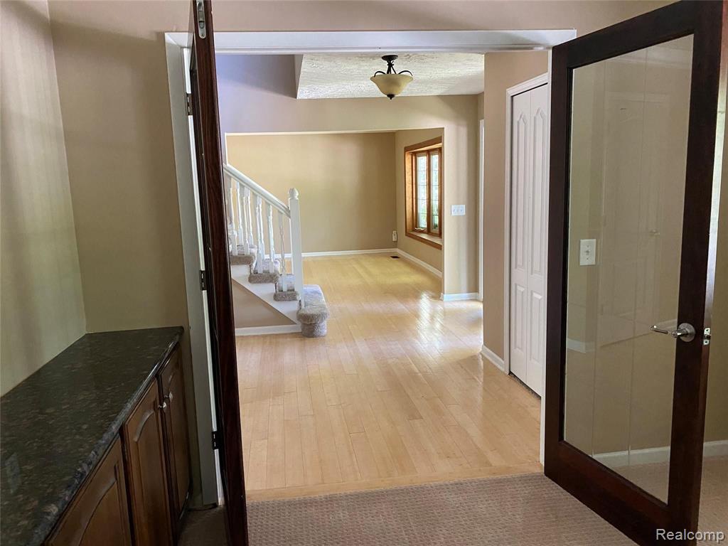 515 Plum Ridge Drive Rochester Hills, MI 48309 - Photo 10 of 46