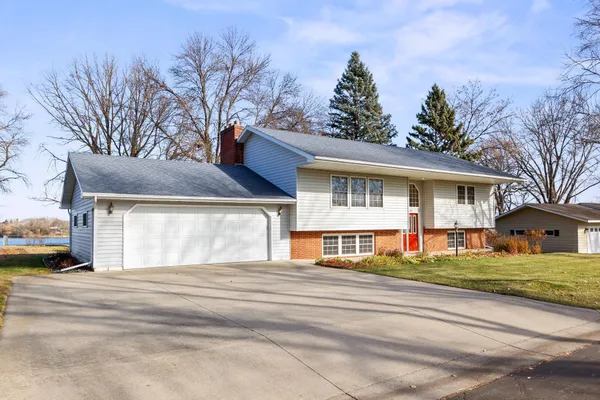 $530,000 | 362 South Shore Drive, Winsted, MN 55395