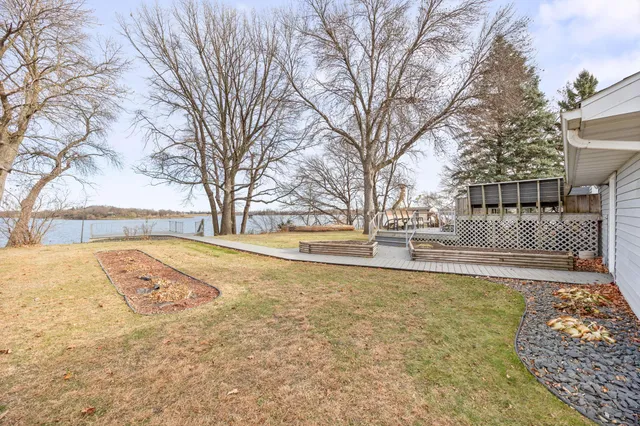 $530,000 | 362 South Shore Drive, Winsted, MN 55395