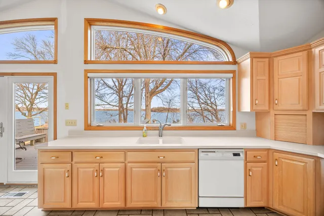 $530,000 | 362 South Shore Drive, Winsted, MN 55395