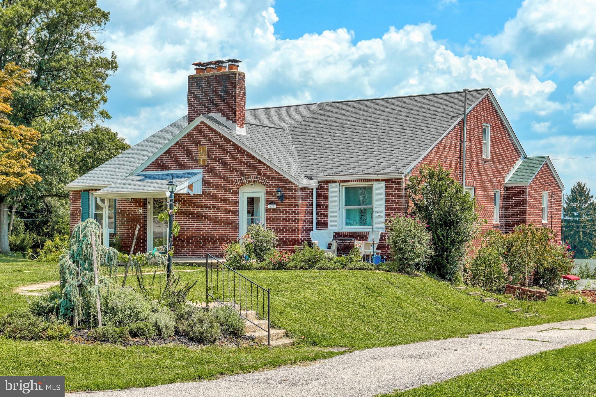 426 Hillcrest Road York, PA 17403 - Photo 1 of 27