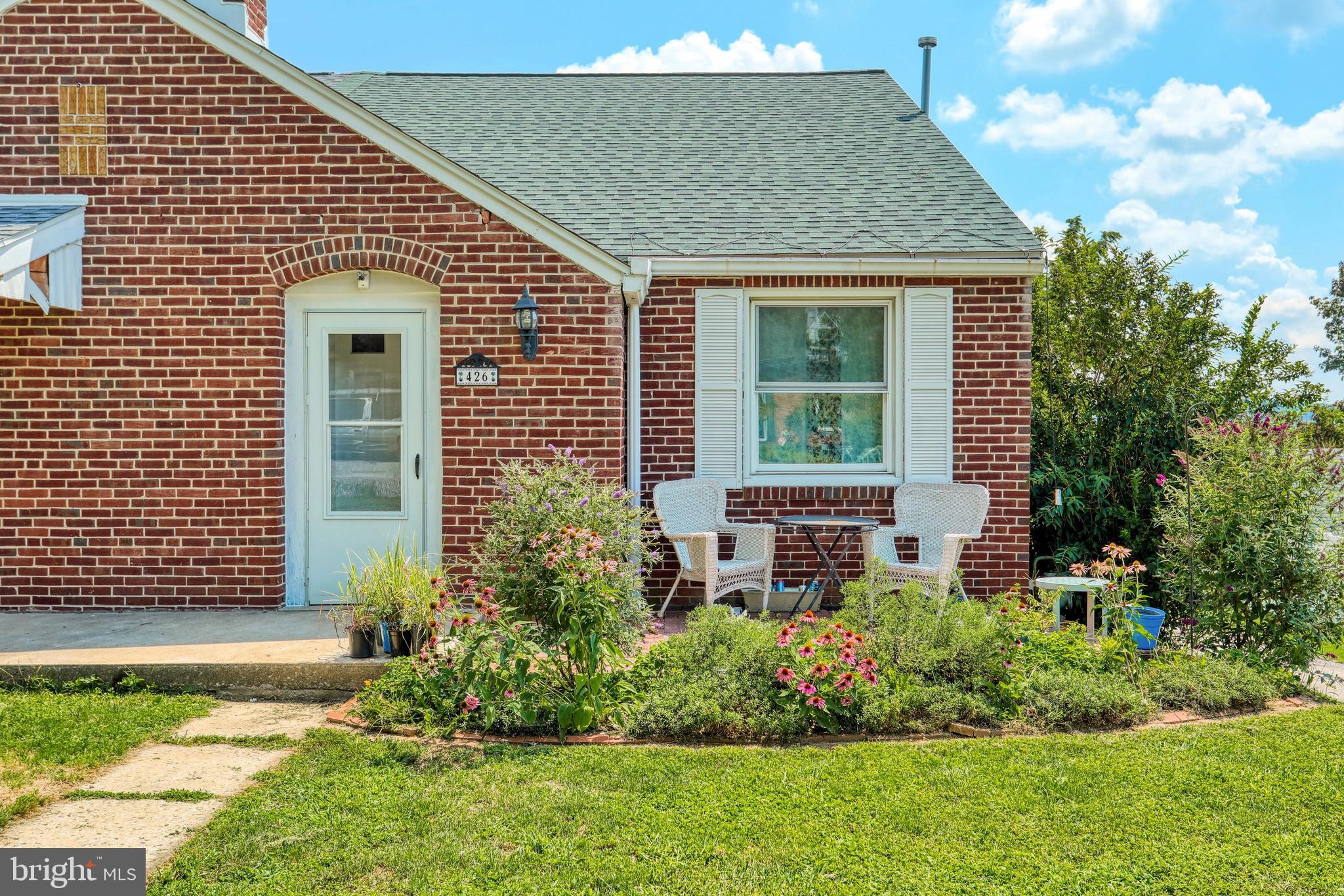 426 Hillcrest Road York, PA 17403 - Photo 2 of 27