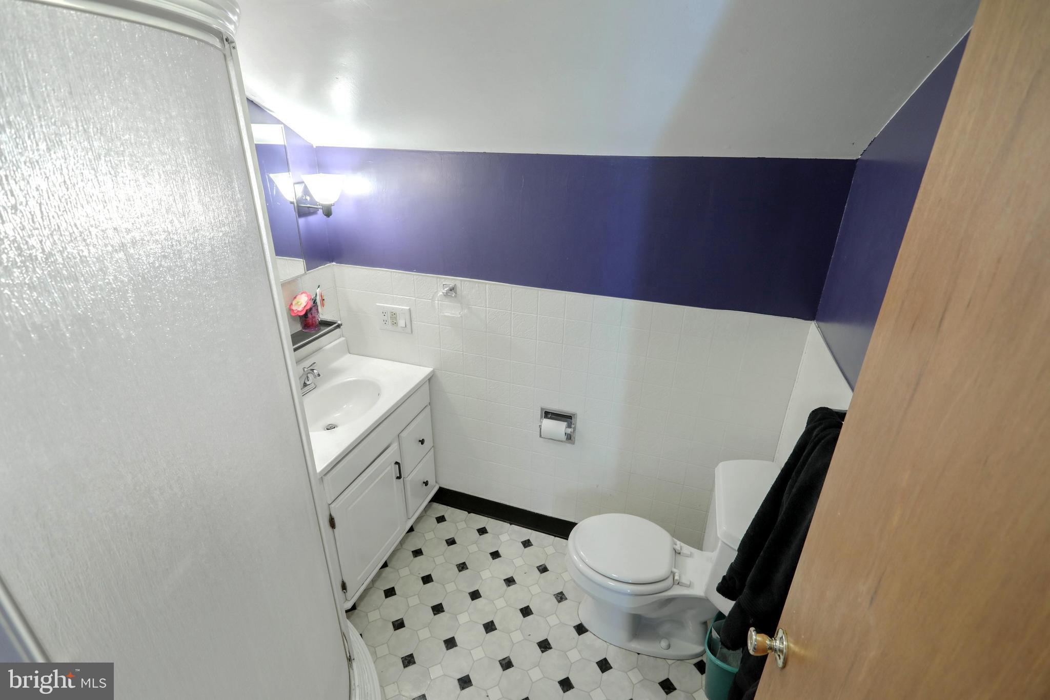 426 Hillcrest Road York, PA 17403 - Photo 18 of 27 master bath