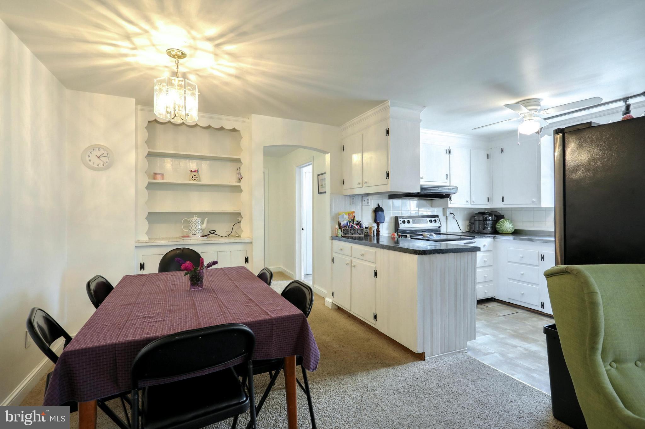 426 Hillcrest Road York, PA 17403 - Photo 7 of 27 Dining Room w/Built In