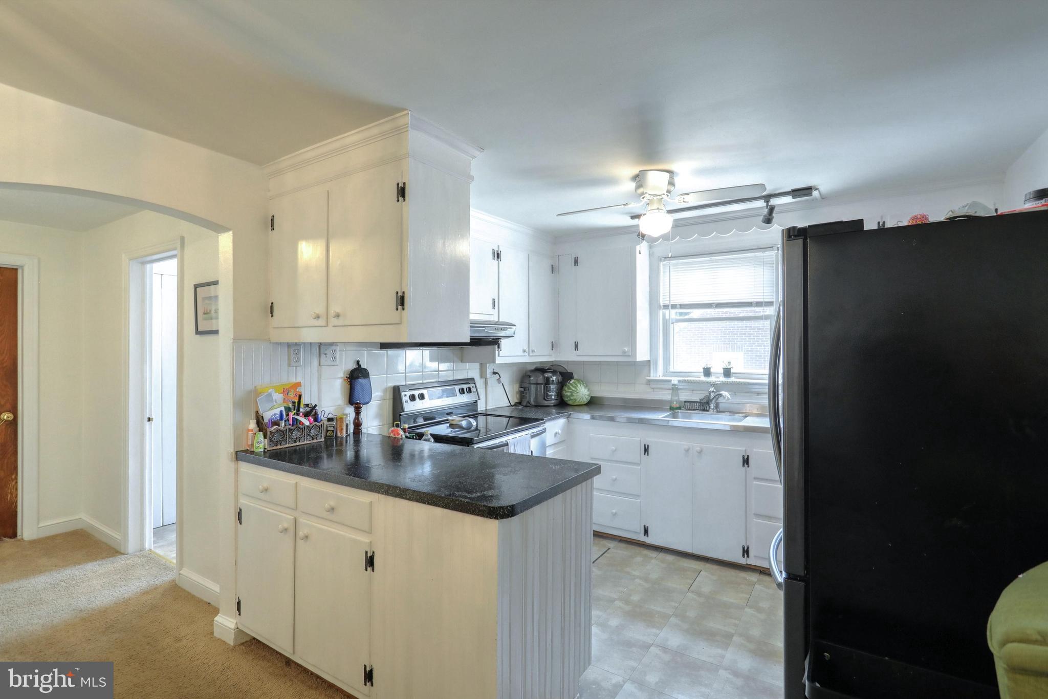 426 Hillcrest Road York, PA 17403 - Photo 8 of 27 Kitchen