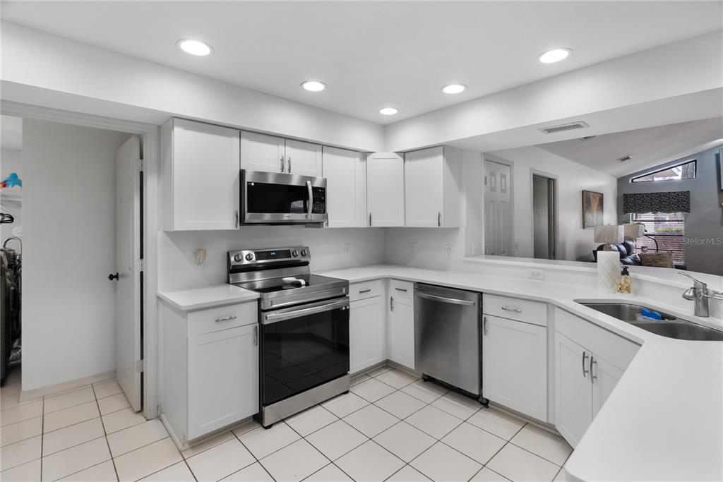 1619 Palace Court Valrico, FL 33594 - Photo 19 of 84