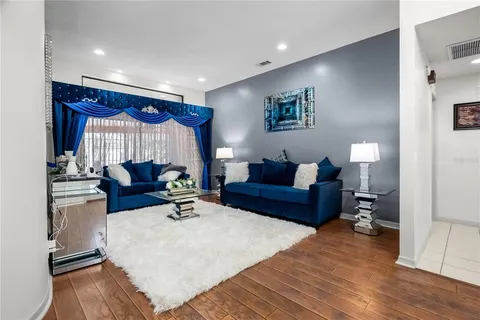 $569,900 | 1619 Palace Court, Valrico, FL 33594