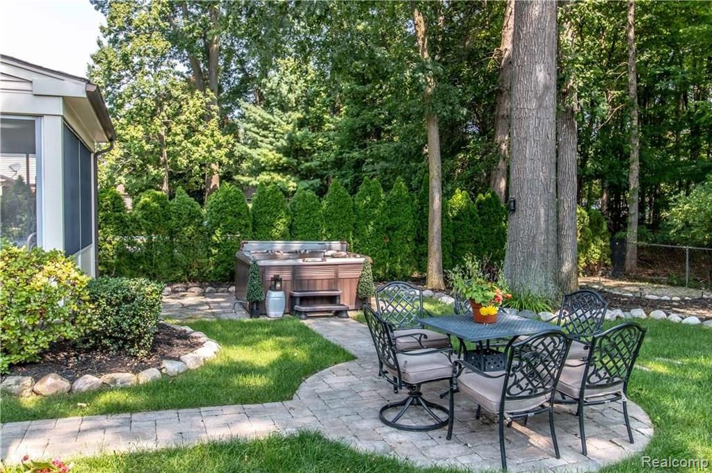 14728 Riverside Street Livonia, MI 48154 - Photo 3 of 29
