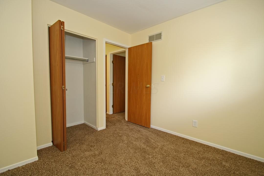 5618 Spring Hill Road Grove City, OH 43123 - Photo 4 of 31 Gallery Image 4