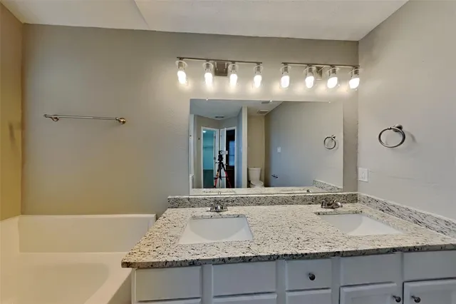 $2,600 | 6200 Woolwich Drive, Arlington, TX 76001