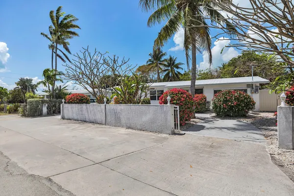 $649,900 | 2705 Dolphin Drive, Marathon, FL 33050