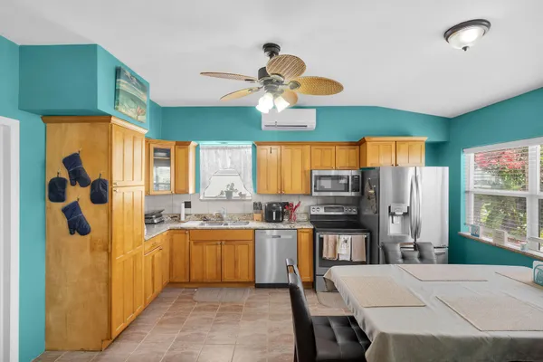 $649,900 | 2705 Dolphin Drive, Marathon, FL 33050