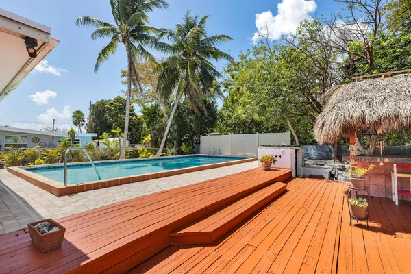 $649,900 | 2705 Dolphin Drive, Marathon, FL 33050