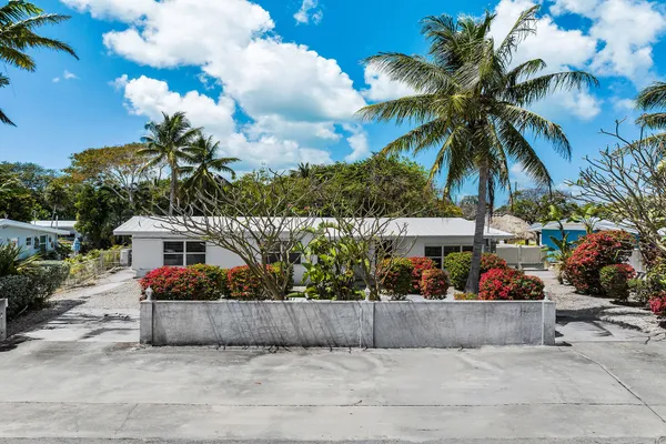 $649,900 | 2705 Dolphin Drive, Marathon, FL 33050