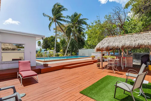 $649,900 | 2705 Dolphin Drive, Marathon, FL 33050