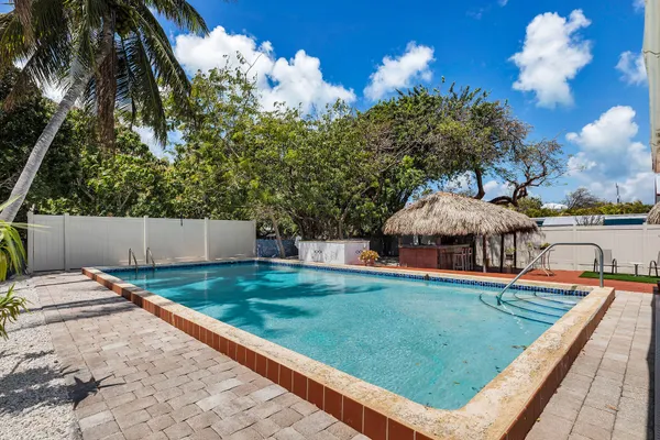 $649,900 | 2705 Dolphin Drive, Marathon, FL 33050