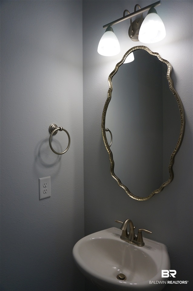 49989 Dyas Road Bay Minette, AL 36507 - Photo 29 of 33 Guest Bathroom