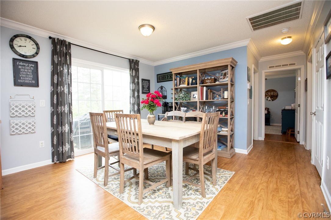 2862 Stage Coach Road Farmville, VA 23901 - Photo 11 of 48 a view of a dining room with furniture and a rug