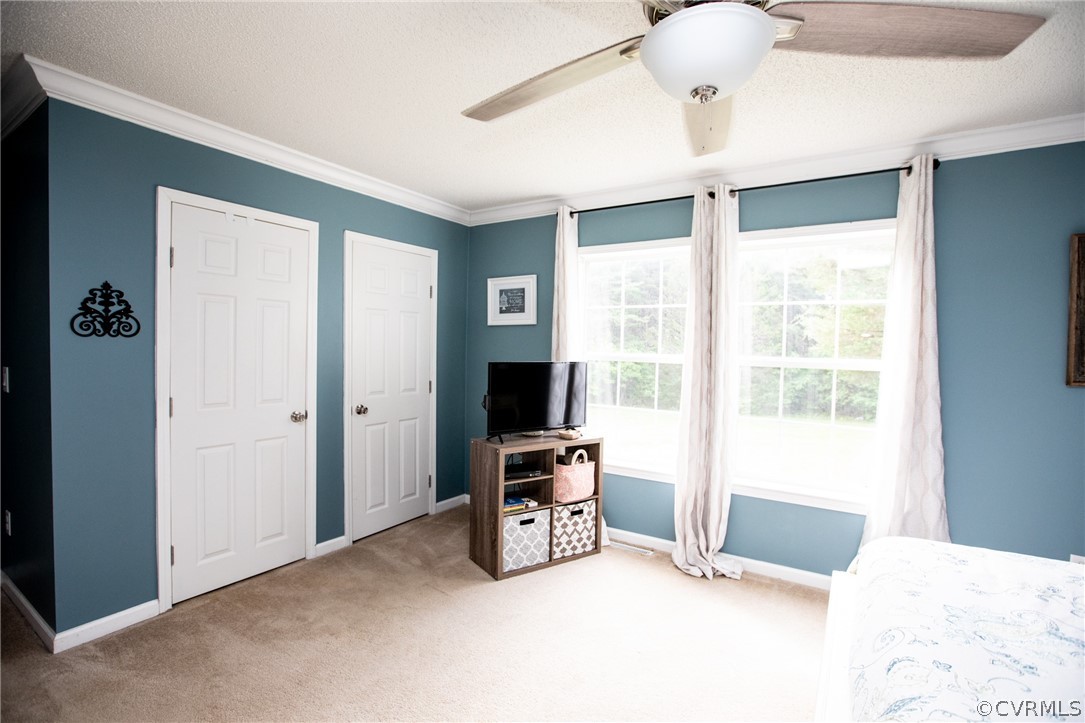 2862 Stage Coach Road Farmville, VA 23901 - Photo 23 of 48 a room with furniture and a flat screen tv