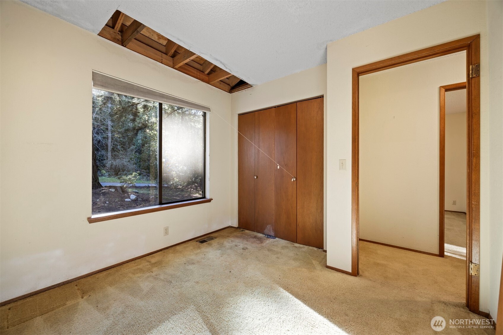 413 Viewcrest Road Bellingham, WA 98229 - Photo 18 of 40 a view of an empty room with window and mirror