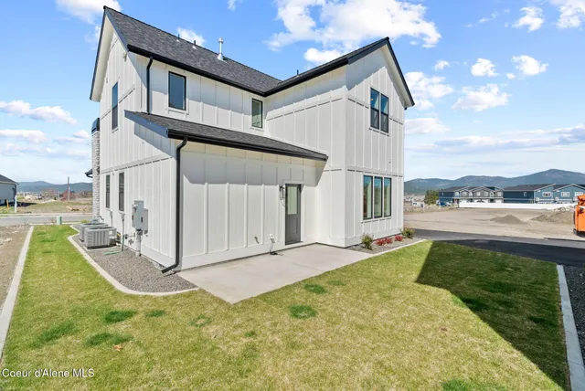 $1,100,000 | 3494 Blaze Loop, Post Falls, ID 83854