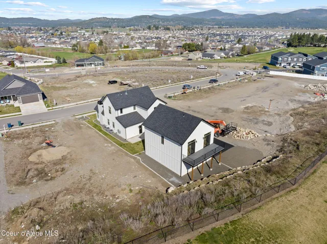 $1,100,000 | 3494 Blaze Loop, Post Falls, ID 83854