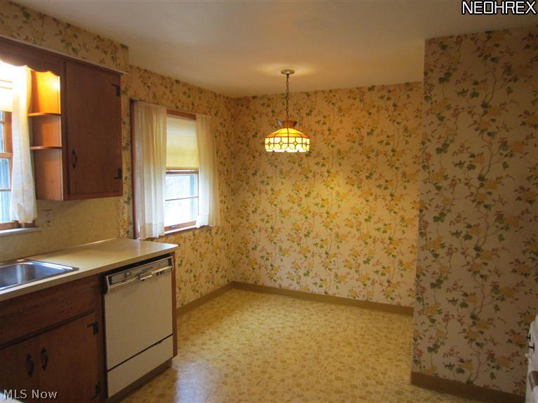 1018 Professor Road Cleveland, OH 44124 - Photo 2 of 14 Gallery Image 2