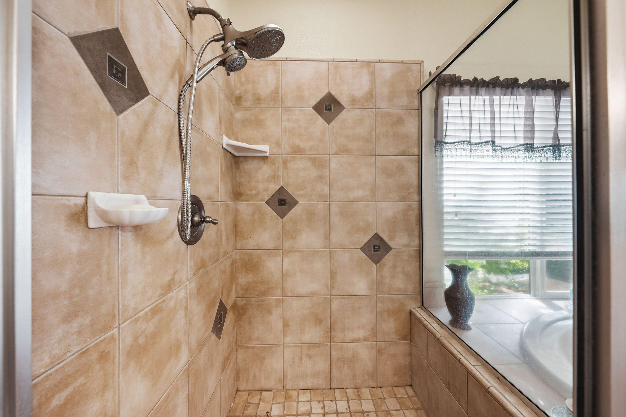 2175 Tradition Way Redding, CA 96001 - Photo 19 of 36 a bathroom with a shower