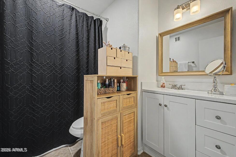 860 North McQueen Road, Unit 1135 Chandler, AZ 85225 - Photo 17 of 24 a bathroom with a sink toilet and mirror