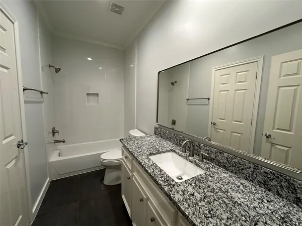 $3,800 | 6835 Staffordshire, Houston, TX 77030