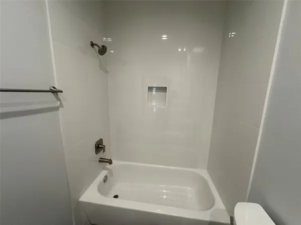 $3,800 | 6835 Staffordshire, Houston, TX 77030