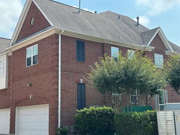 $3,800 | 6835 Staffordshire, Houston, TX 77030