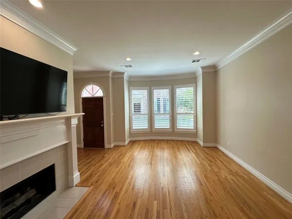 $3,800 | 6835 Staffordshire, Houston, TX 77030