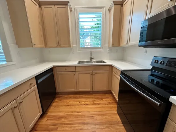 $3,800 | 6835 Staffordshire, Houston, TX 77030